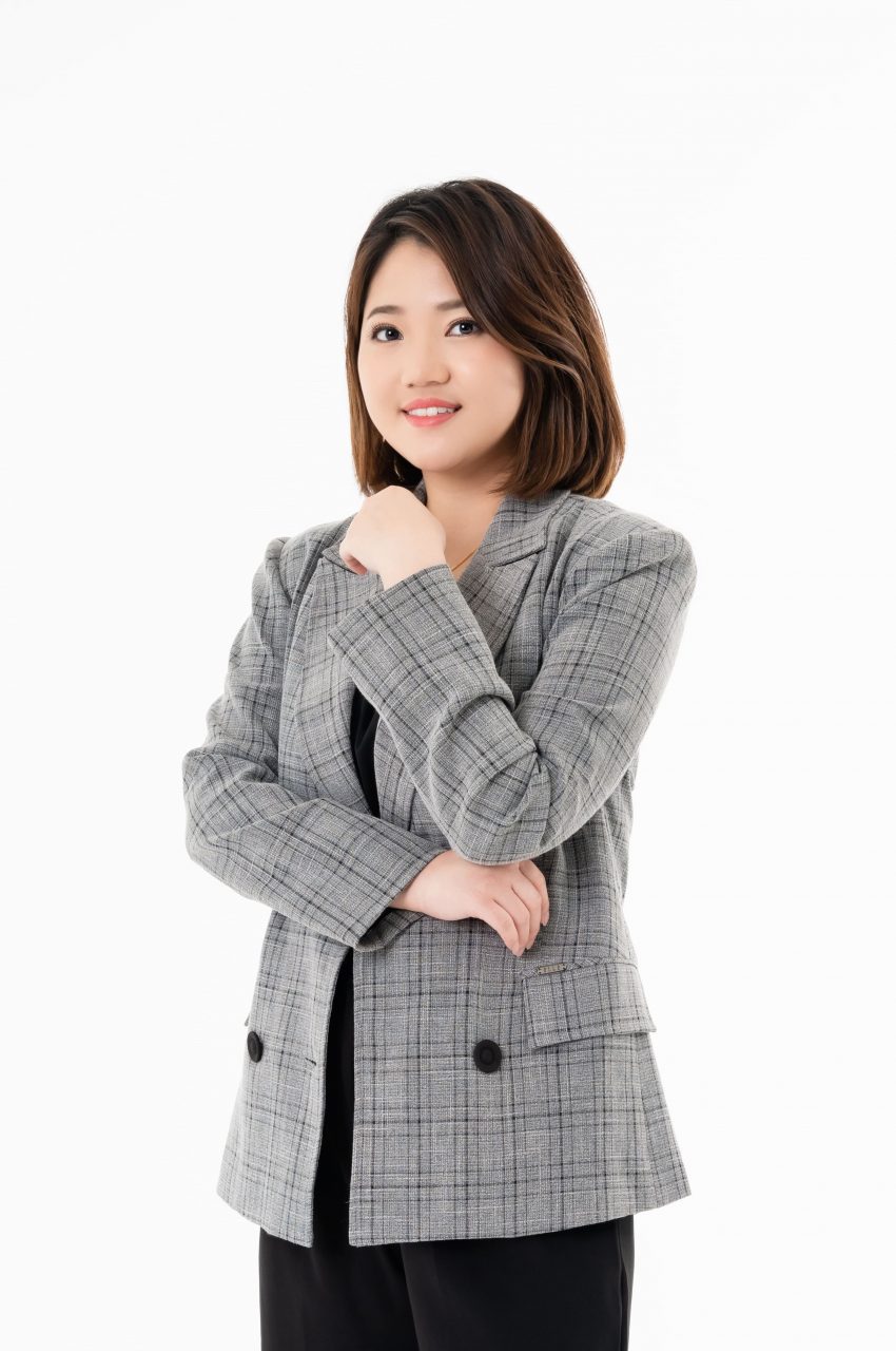 https://old.finexandco.com/wp-content/uploads/2023/02/HB100528-2-1-850x1280.jpg